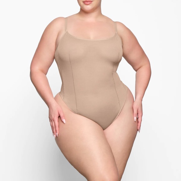 SKIMS SHEER SCULPT THONG BODYSUIT - Picture 2 of 7